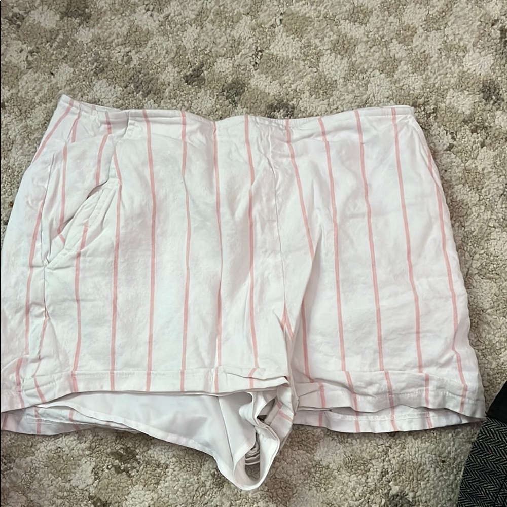 Leith White and Pink Bermuda Shorts Classic Pinstripe Design